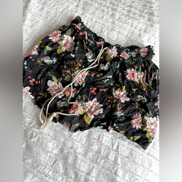Women’s floral drawstring shorts, black shorts, stretchy waistband, medium - Picture 1 of 1